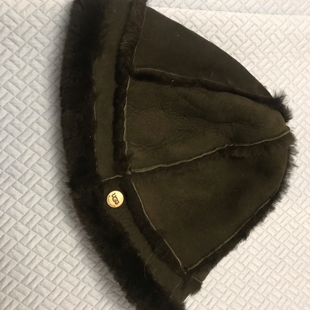Uggs shearling hat